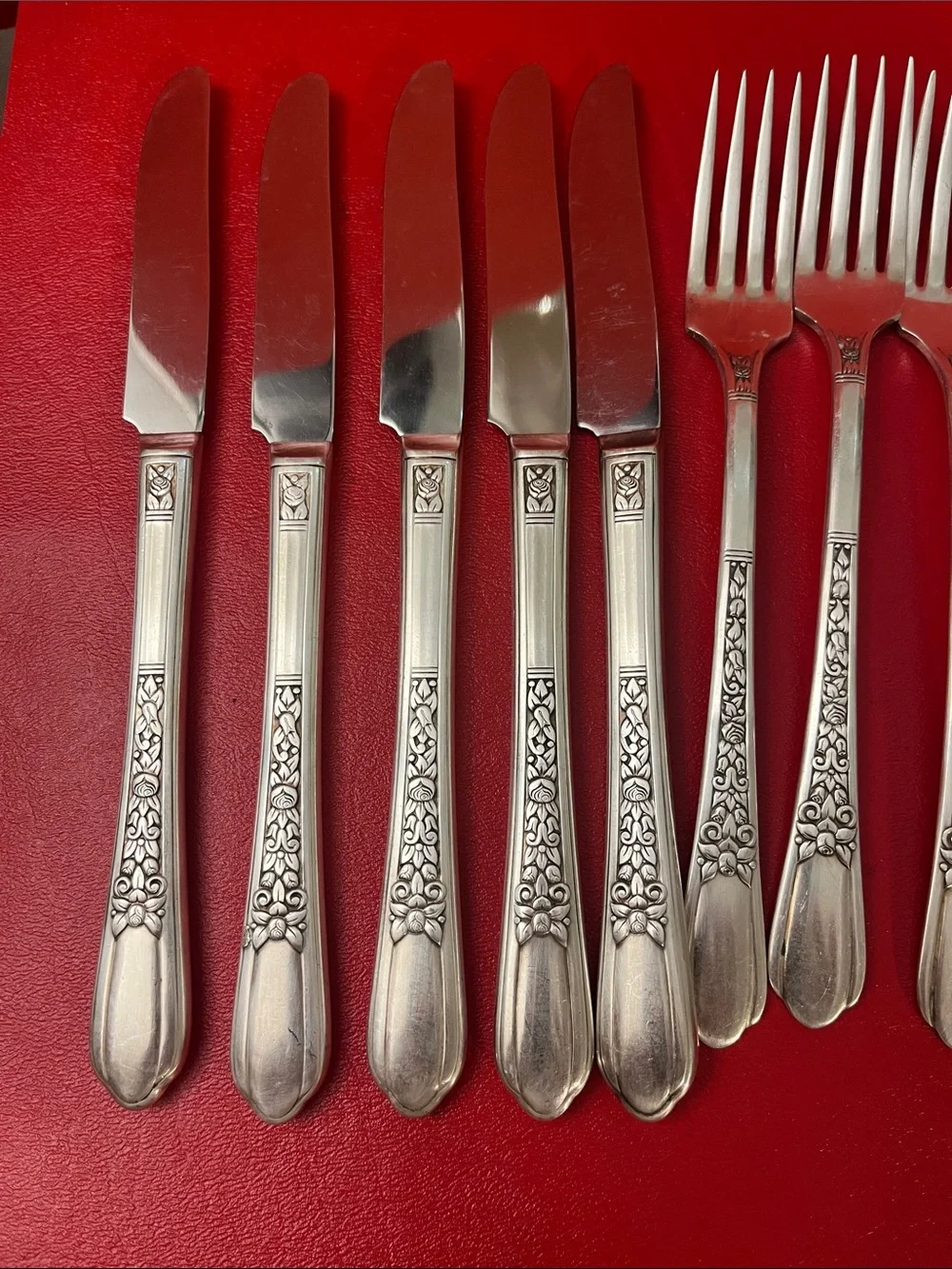 14 pieces Stainless Steel Floral-Handle Flatware Set - Silver